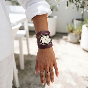 Model wearing Bordeaux/Rose Extrême/Rose Azalée Double Tour Leather for Apple Watch Apple Watch band