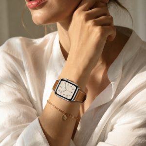 Model wearing Fauve Single Tour Leather for Apple Watch Apple Watch band