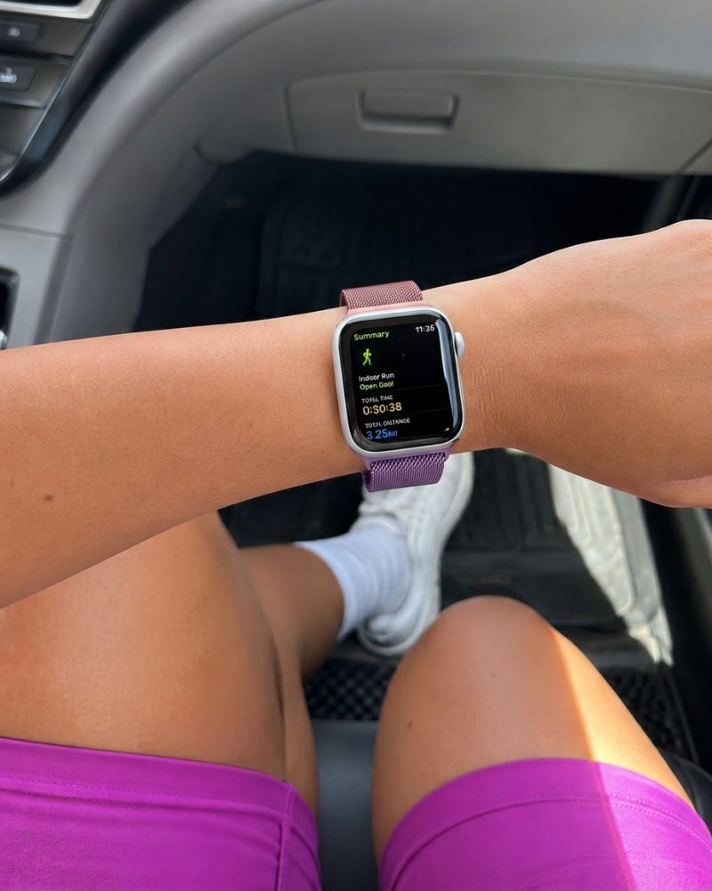 Model wearing Gradient Pink Purple Milanese Loop For Apple Watch Apple Watch band