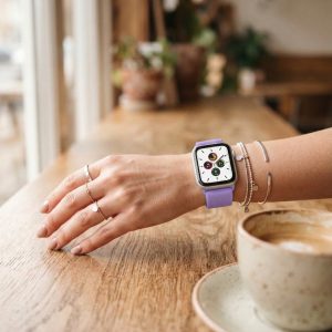 Model wearing Light Purple Elastic Loop Band for Apple Watch Apple Watch band