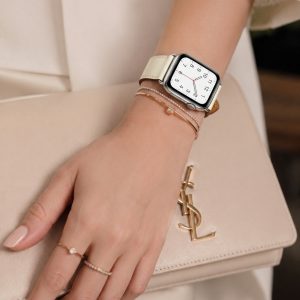 Model wearing Noir/Blanc/Gold Single Tour Leather for Apple Watch Apple Watch band
