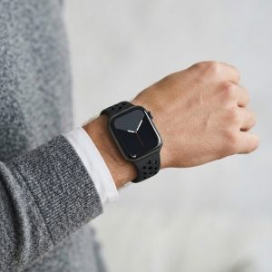 Model wearing Obsidian/Black Sport Band Active for Apple Watch Apple Watch band