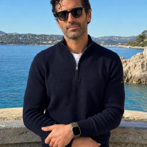Model wearing Ocean Band for Apple Watch – Army Green Apple Watch band