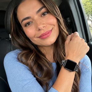 Model wearing Jersey Bracelet Band For Apple Watch – Black Apple Watch band