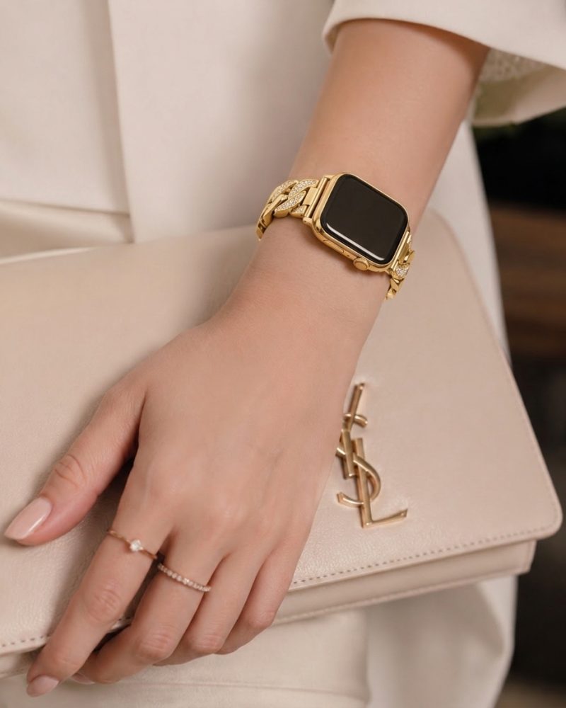 Model wearing Jersey Bracelet Band For Apple Watch – Gold Apple Watch band