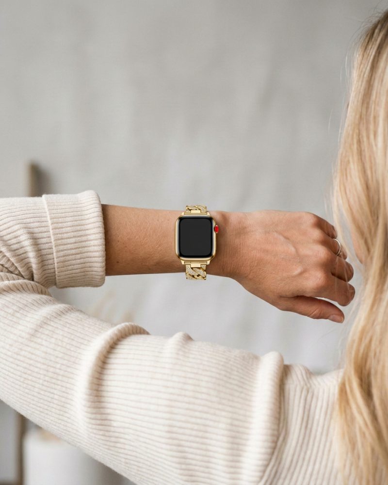 Model wearing Jersey Bracelet Band For Apple Watch – Gold Apple Watch band